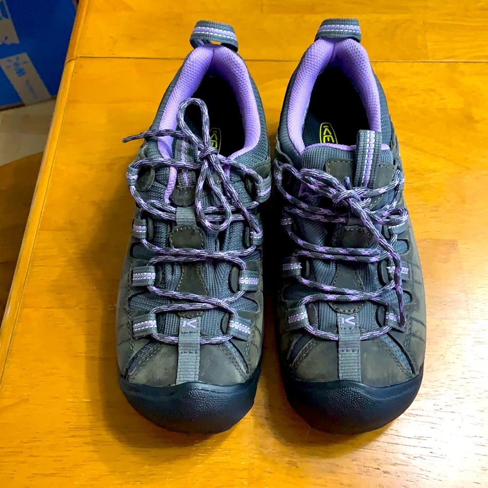 Keen Waterproof hiking shoe Never been worn